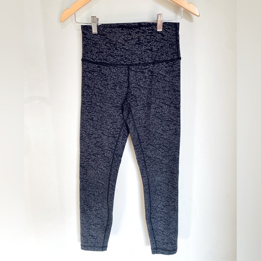 Lululemon Women’s Black and White speckled  Leggings Size 6